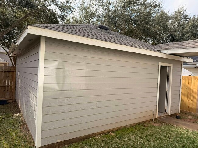 Building Photo - 10651 Cobblecreek Way