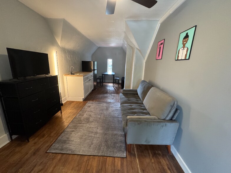 Building Photo - 17126 San Juan Dr