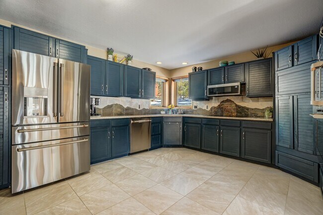 Building Photo - Stunning two-story home in Woodland Park