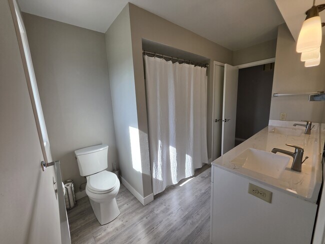 Building Photo - 3835 Lost Valley Rd SE