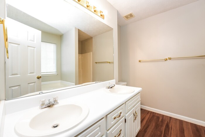 Building Photo - 818 Burton Ridge Dr