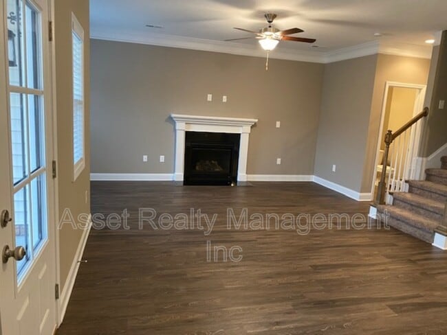 Primary Photo - 124 Fallberry St