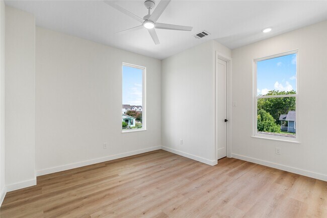 Building Photo - 8205 Parnell St