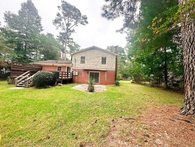 Building Photo - Beautiful Waterfront 4-Bedroom Home in Pir...