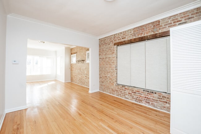 Building Photo - 2136 N Avers Ave