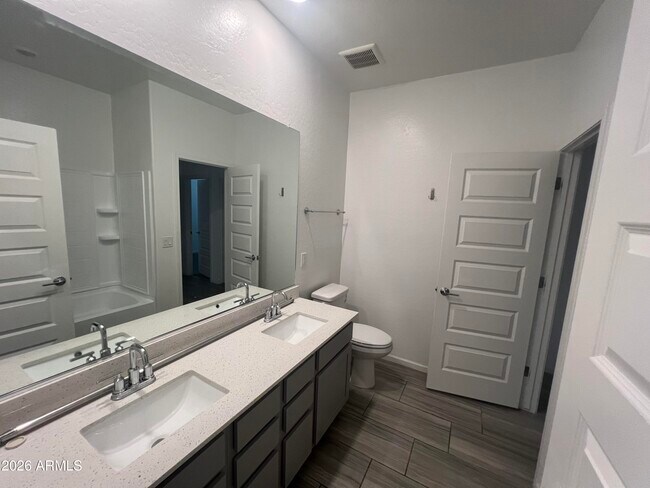 Building Photo - 19 N 197th Dr
