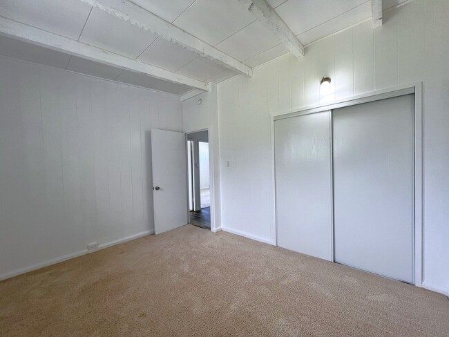 Building Photo - Peaceful Manoa - Spacious three bedroom, o...