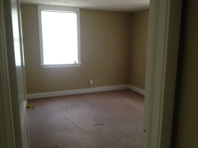 Building Photo - 2205 Camille Dr