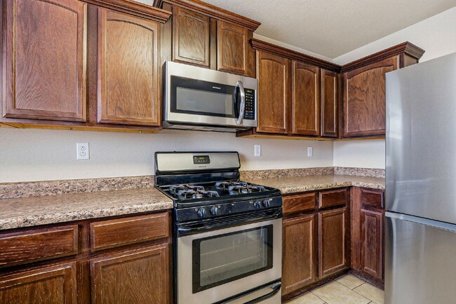 Building Photo - 2-story 3 bed 2.5 bath with loft home in Northeast El Paso