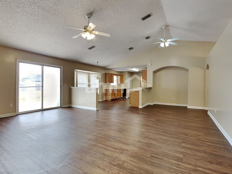 Building Photo - 2562 Glenfield Dr