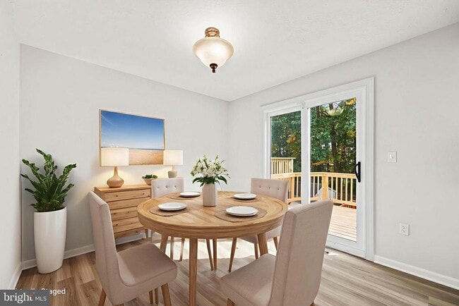 Building Photo - 306 Kings Crest Dr