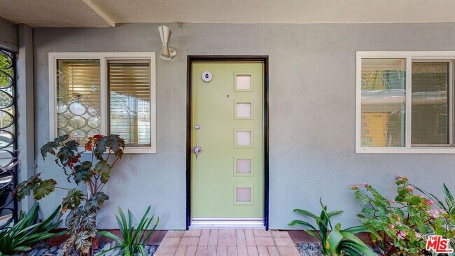 Building Photo - 10333 Santa Monica Blvd