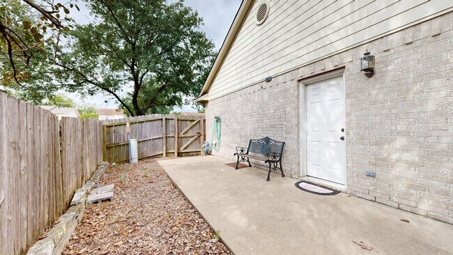 Building Photo - 602 Townplace Dr