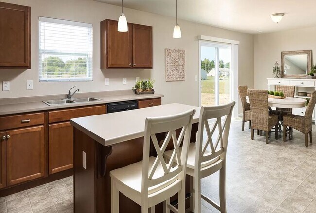 Building Photo - Newer 2000 sq ft 4 bedroom home for Lease