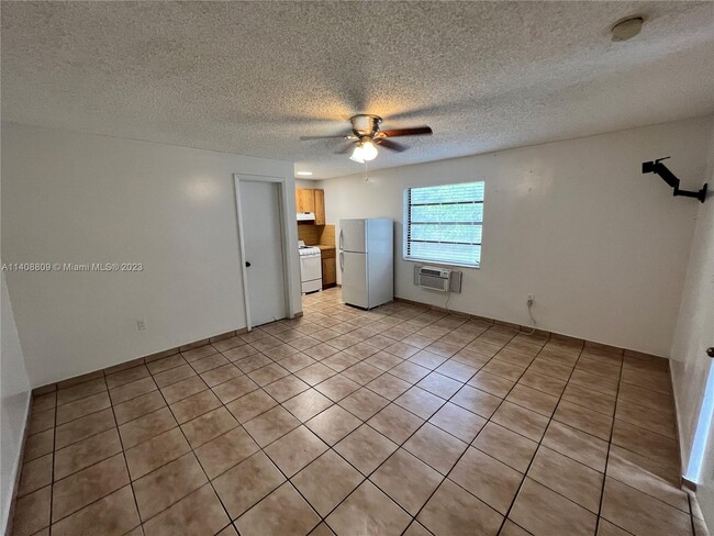 Building Photo - 1211 Rutland St