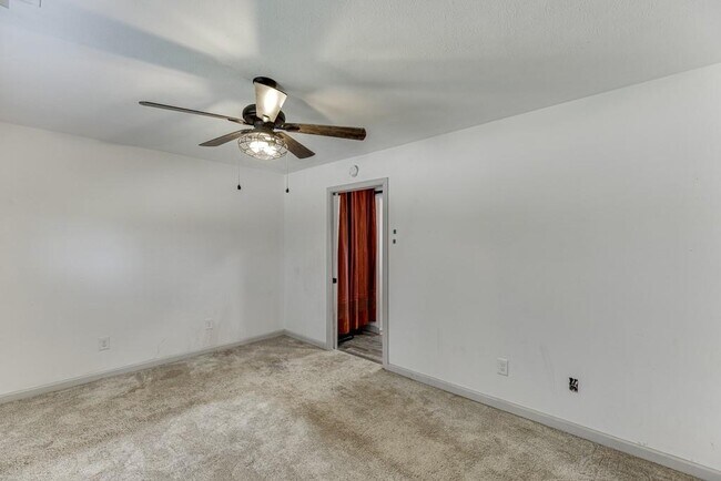 Building Photo - 1051 Gage Dr