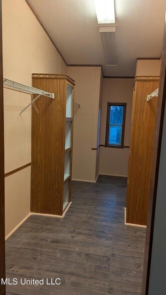 Building Photo - 165 Woodlands Ln