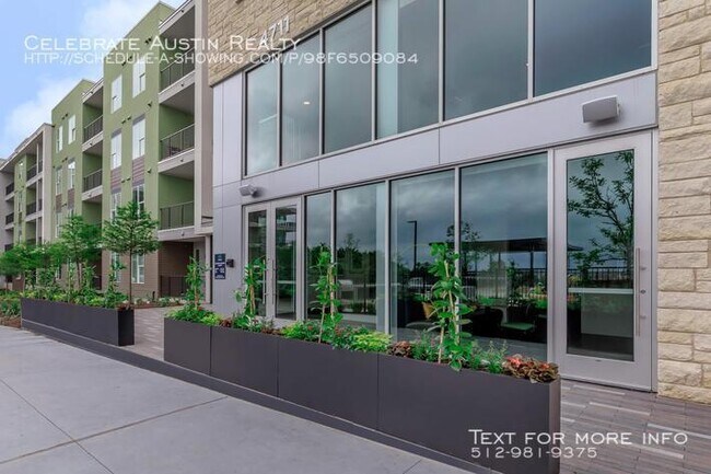 Building Photo - Edison