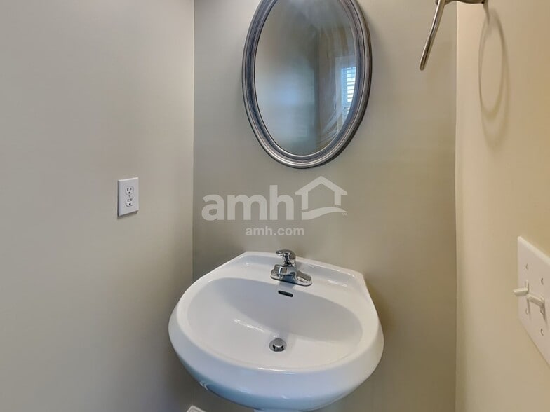 Building Photo - 3500 Watson Gate Rd