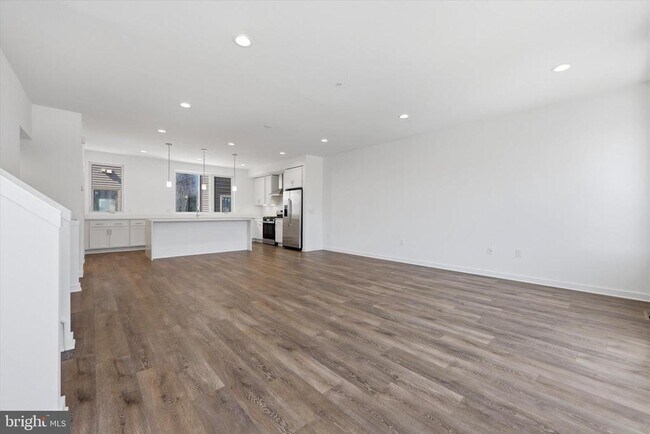 Building Photo - 3016 S Northbank Pl