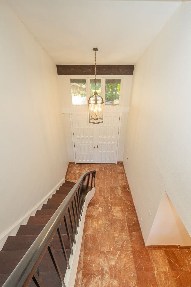 Building Photo - 4 Bedroom / 3 Bathroom Home With Panoramic...