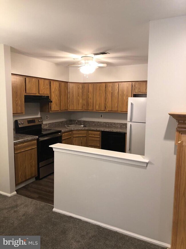 Building Photo - 1598 Nixon Dr