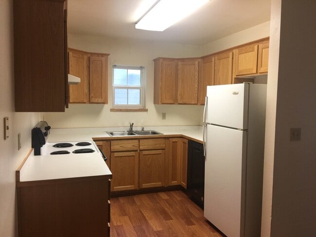 Building Photo - 127 Hunters Way