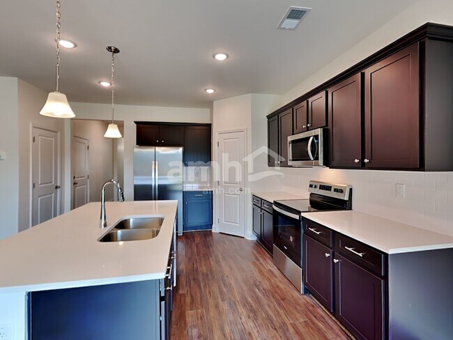 Building Photo - 129 Pecan Dr
