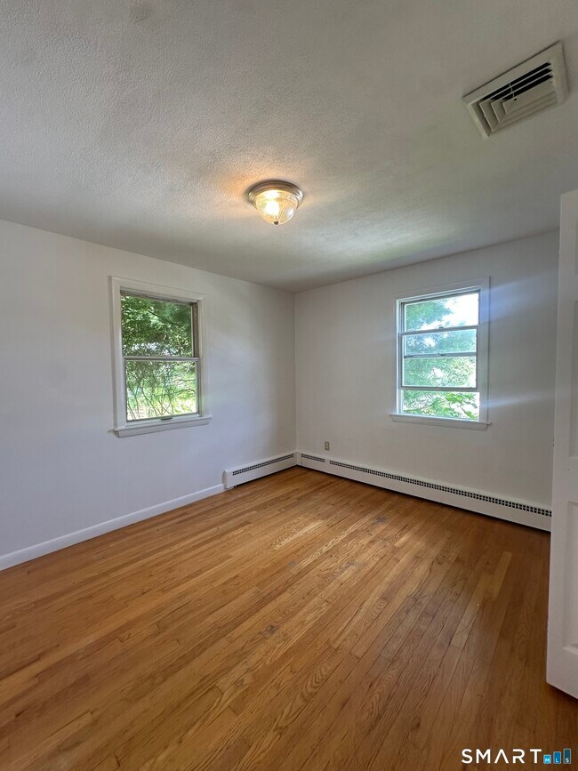 Building Photo - 43 Glenview Ave