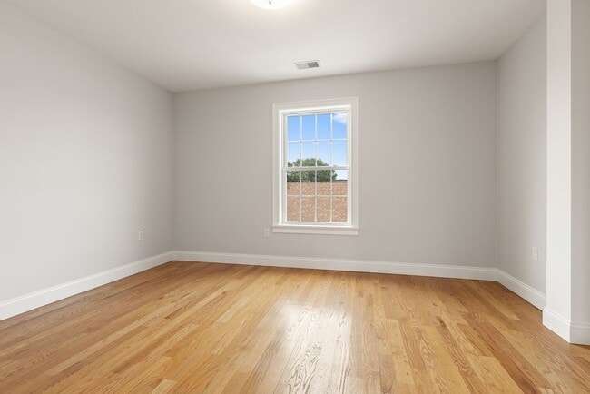 Building Photo - 58 Holton St