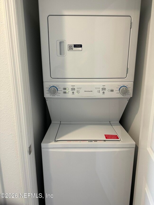 Building Photo - 531 Holly Lks Dr