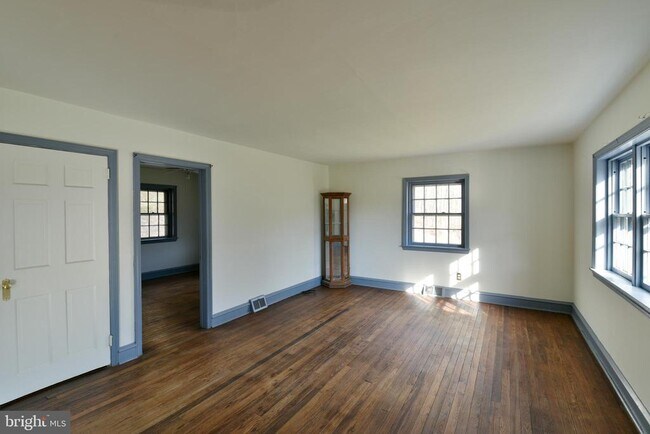 Building Photo - 1310 Creek Rd