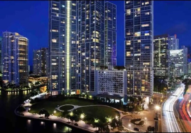 Building Photo - 485 Brickell Ave