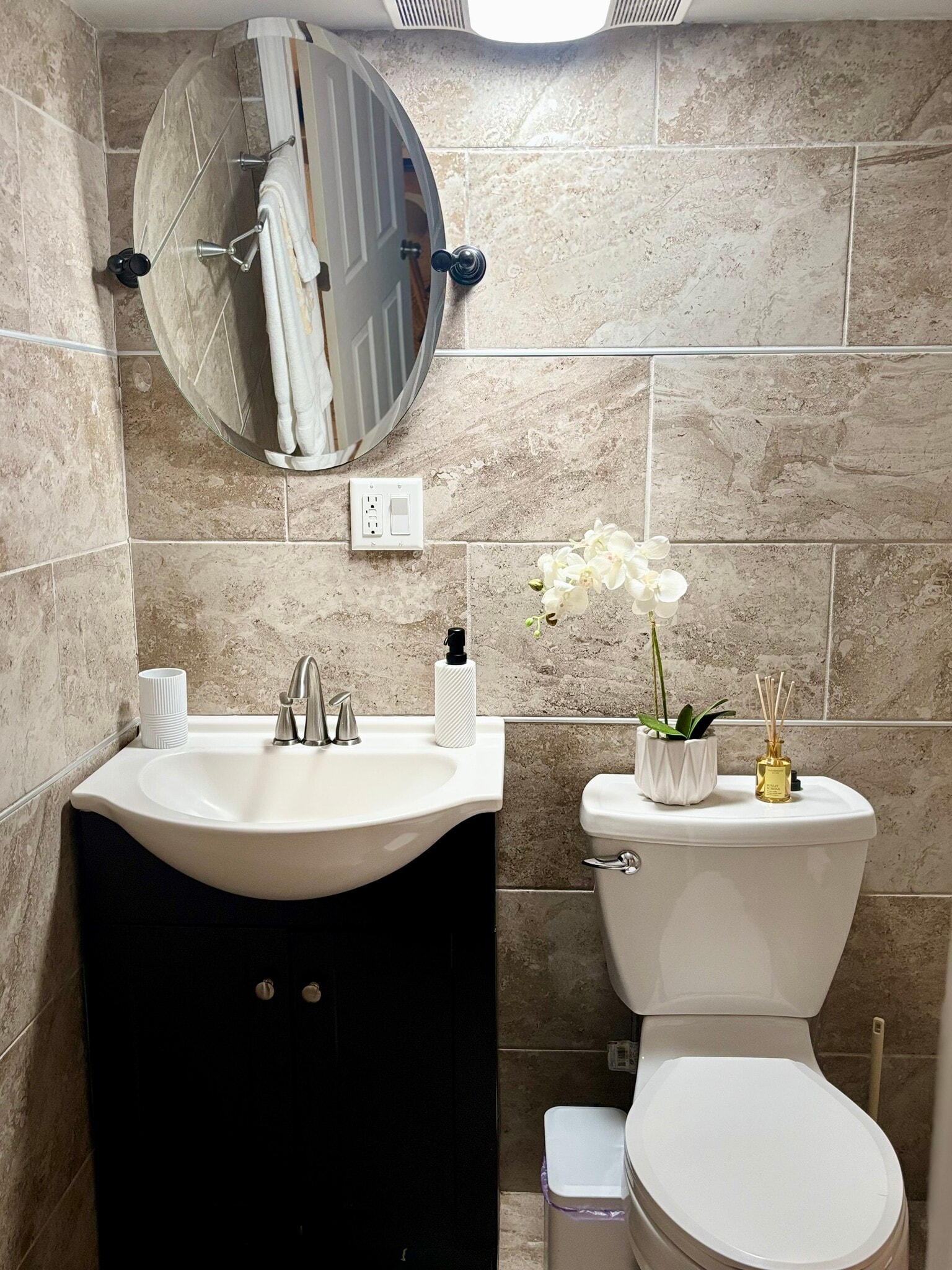 Building Photo - 256 Aqueduct Rd