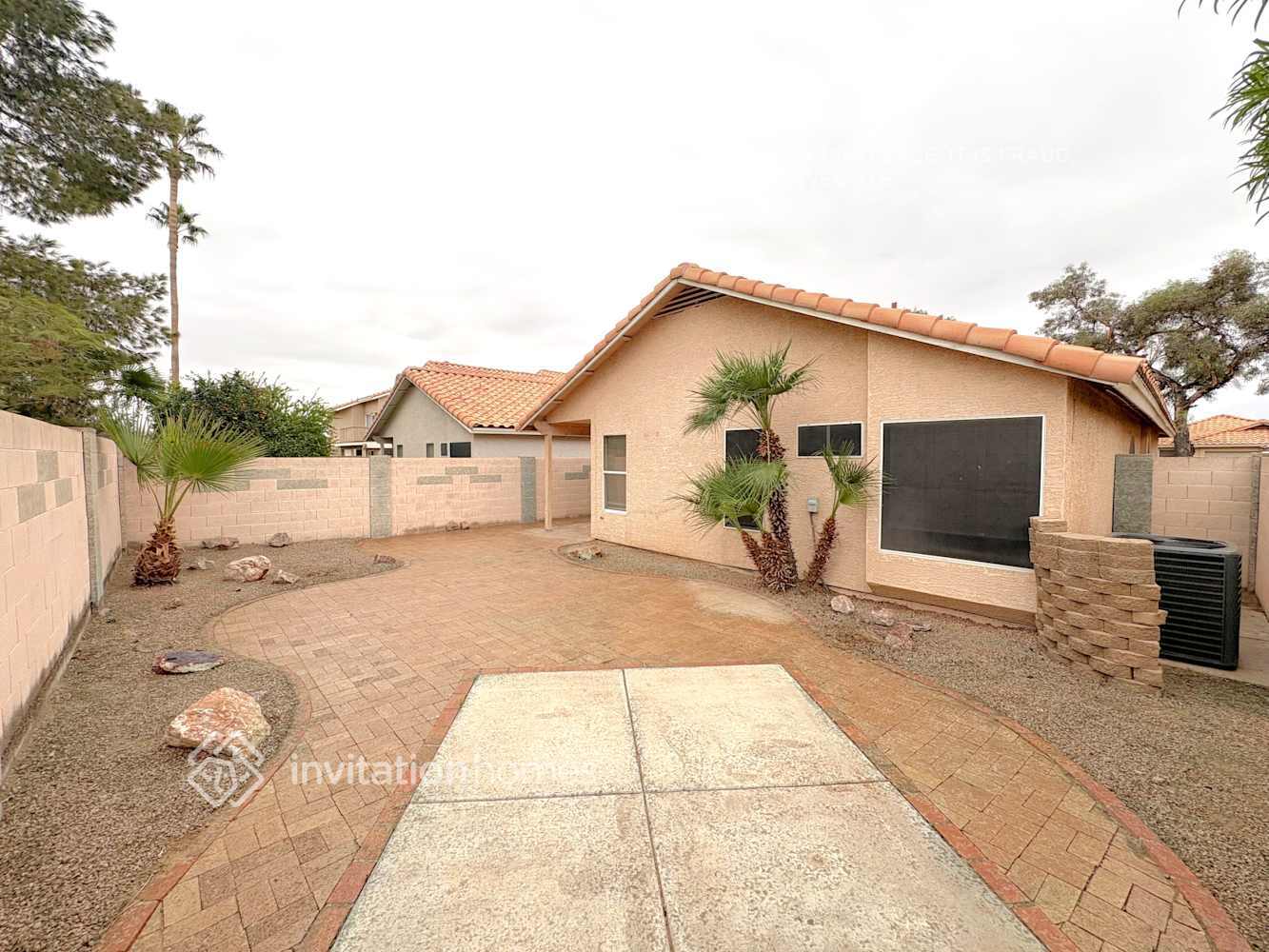 Building Photo - 7934 W Laurel Ln