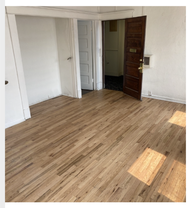 Building Photo - 580 W Clark St