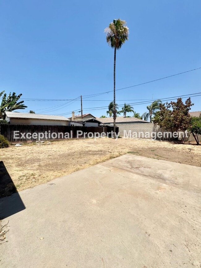 Building Photo - Ready to move in 2 bedroom 1 bath home