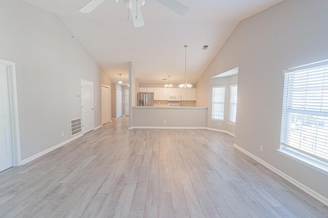 Building Photo - 4850 Meadowsweet Dr