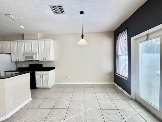 Building Photo - 13010 Langstaff Dr