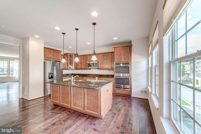 Building Photo - 705 River Mist Dr