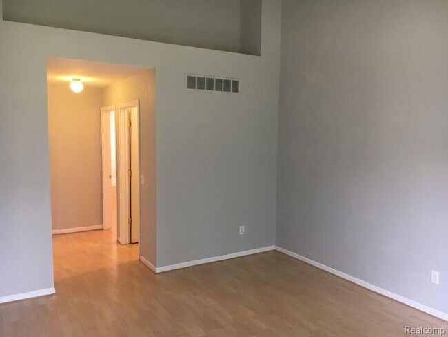 Building Photo - 879 Autumn Ridge Dr