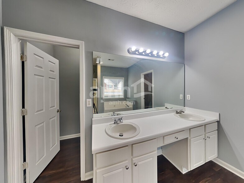 Building Photo - 3208 Milstead Walk Way