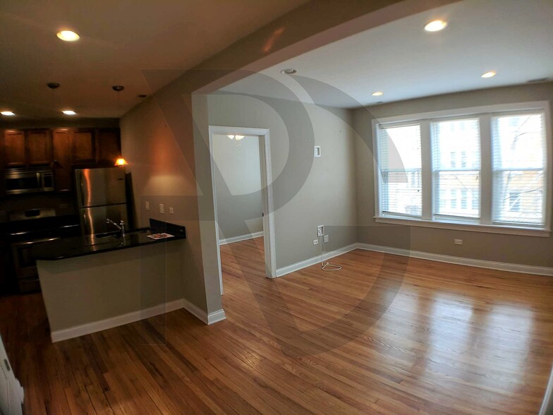 Building Photo - 3804 N Marshfield Ave