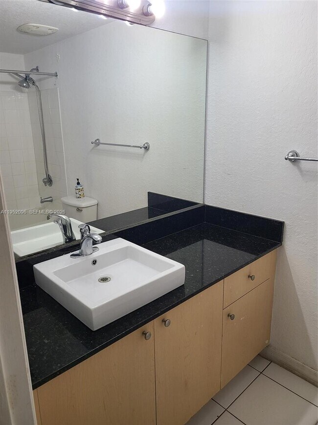 Building Photo - 2541 Centergate Dr