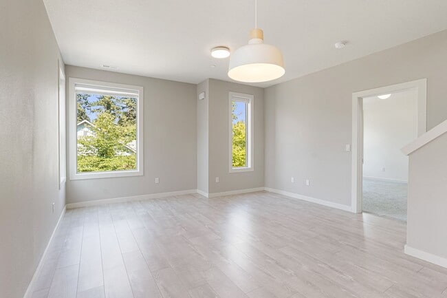 Building Photo - 4 bed, 4 bath Multi-Level Home in Pringle ...