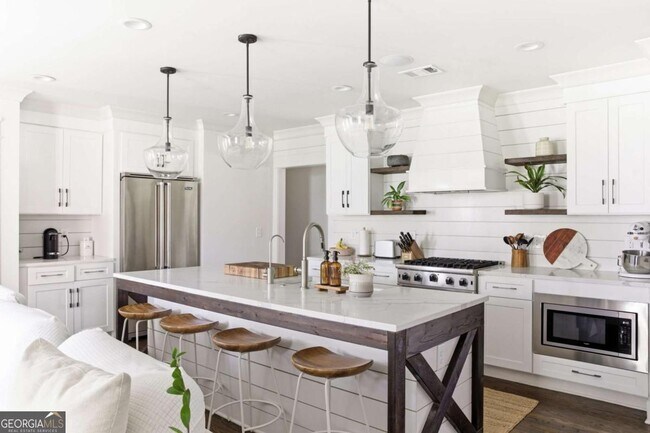 Building Photo - 318 Ashburton Ave SE