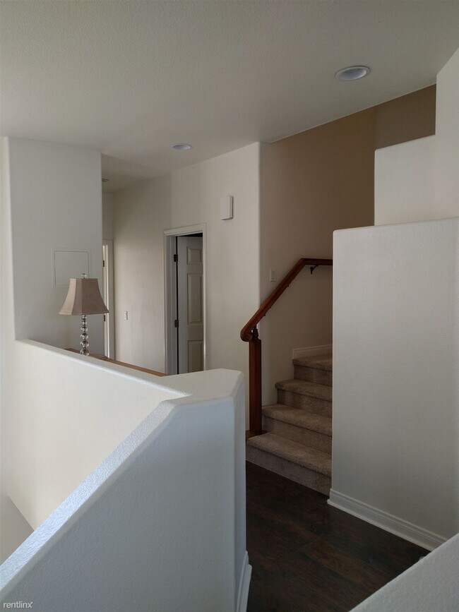 Building Photo - 3 br, 3 bath Townhome - Escondido Park Row