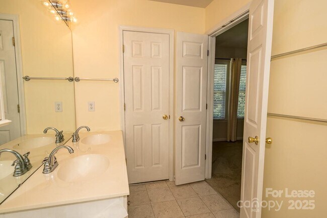 Building Photo - 6937 Rothchild Dr