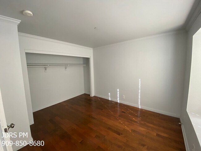 Building Photo - Monrovia 2 Bedroom Townhouse