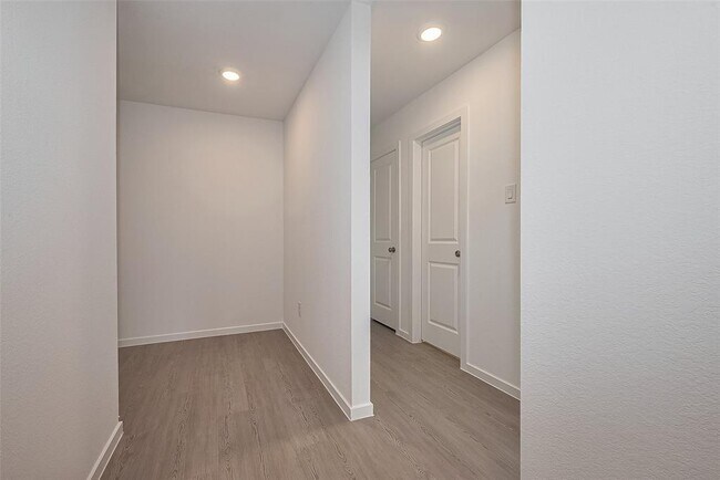 Building Photo - 433 Texas Pecan Dr